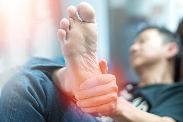 Fasciitis pain in the foot can be reduced with amniotic liquid allograft