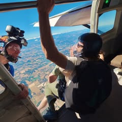 DrColladabuddyskydiveswithhiswifeDebra