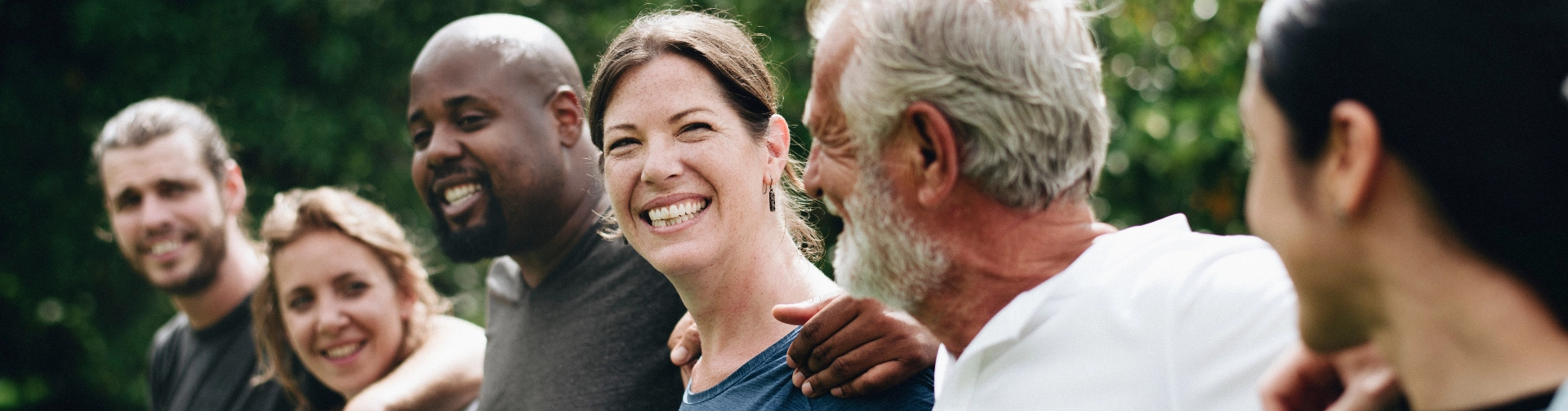 smilinggroupofpeople