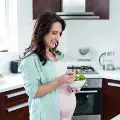 pregnantwomaneatingsalad