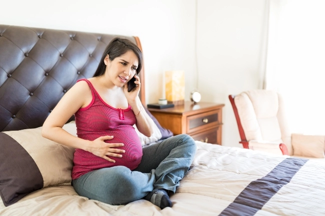 Salem-health-pregnant-woman-calling-for-advice-22