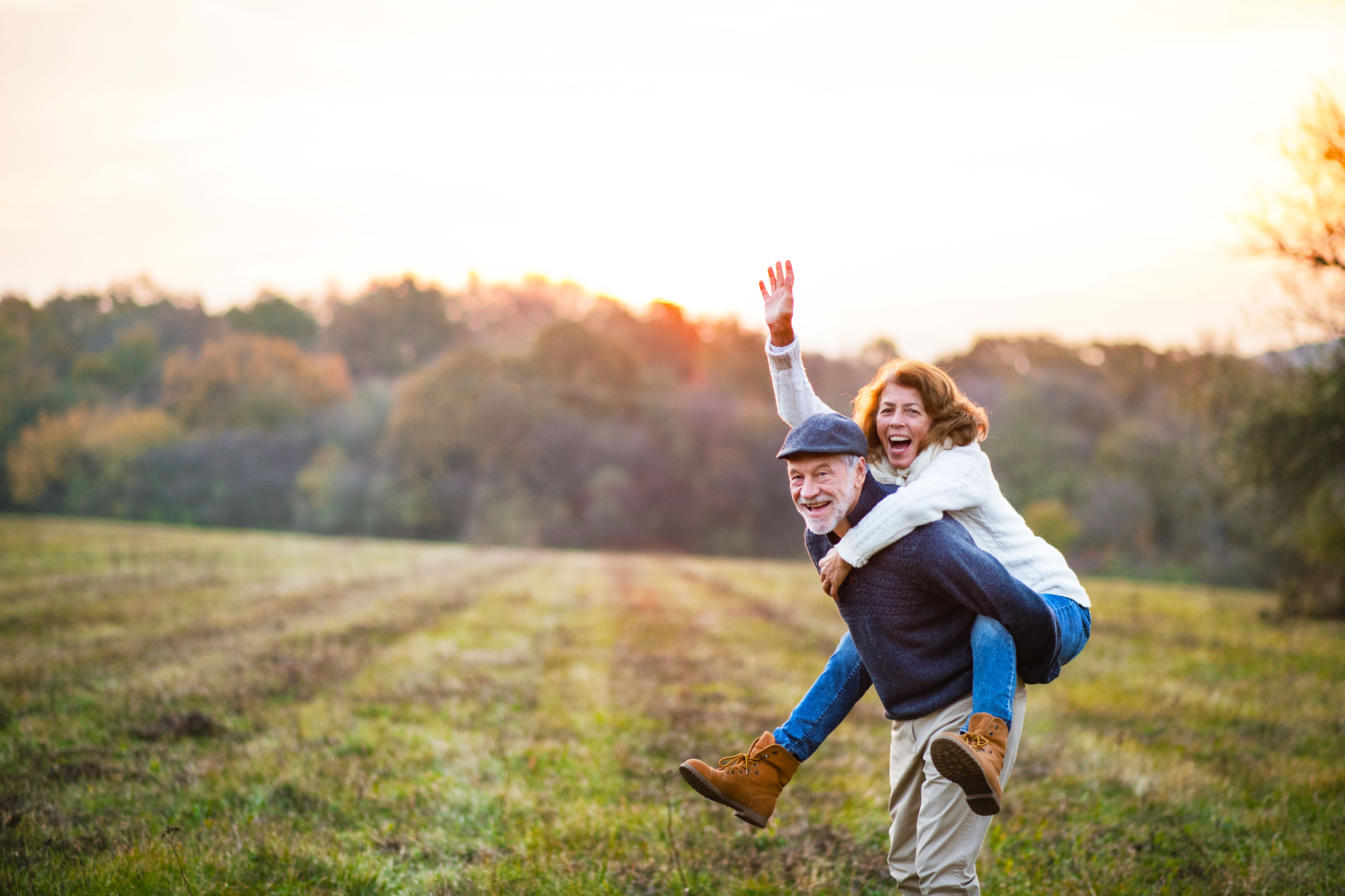 happycoupleenjoyingawalk