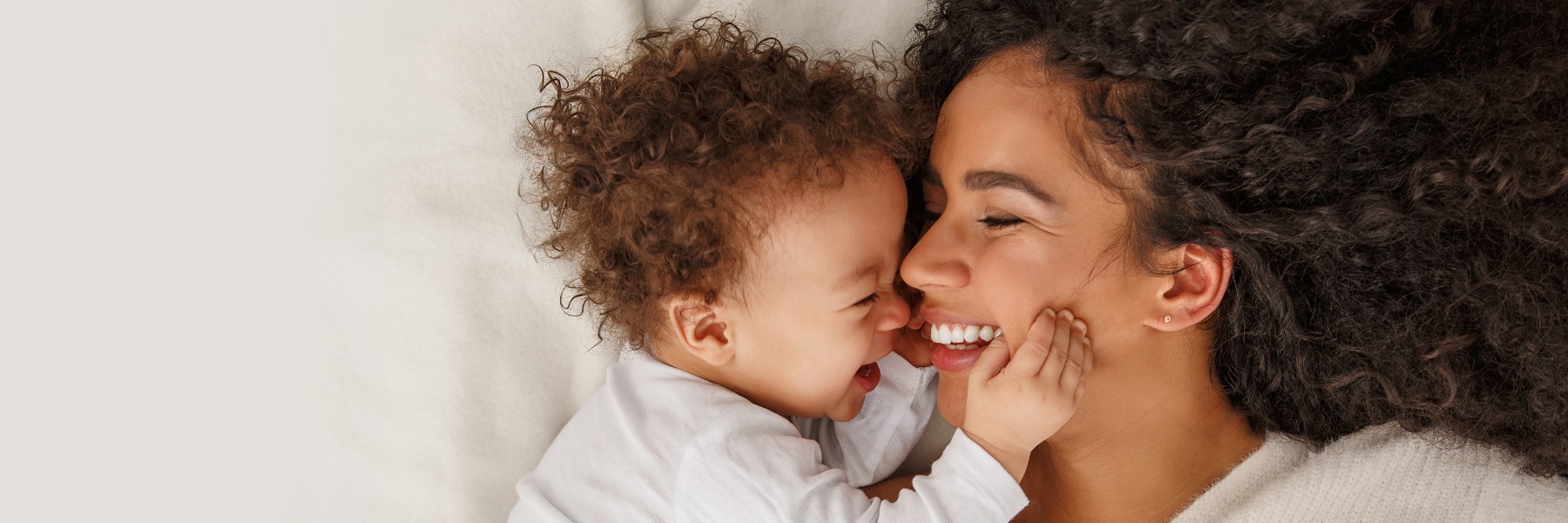 momandbabycuddlinginbed