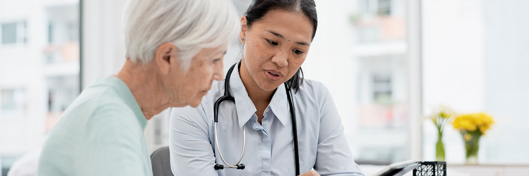 Physicianconsultswithapatient