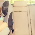 Littlegirlinachildsafetyseatinthebackseatofacar