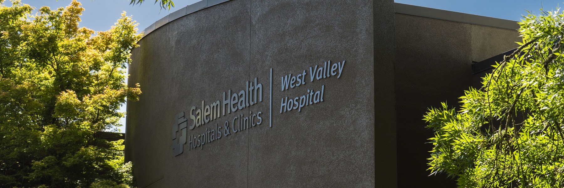 ExteriorviewofWestValleyHospitalmainentranceinDallasOregon