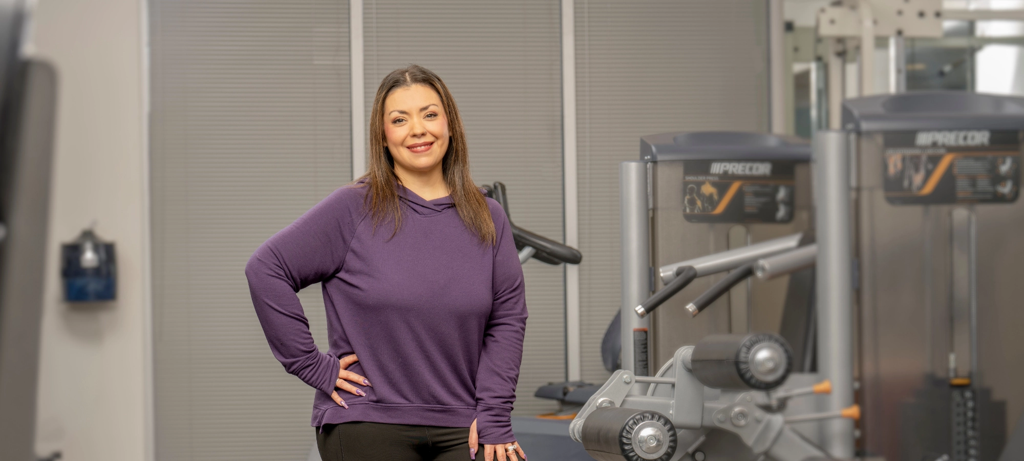 PatientEricastandinginagymsmilingandlookingatthecamera