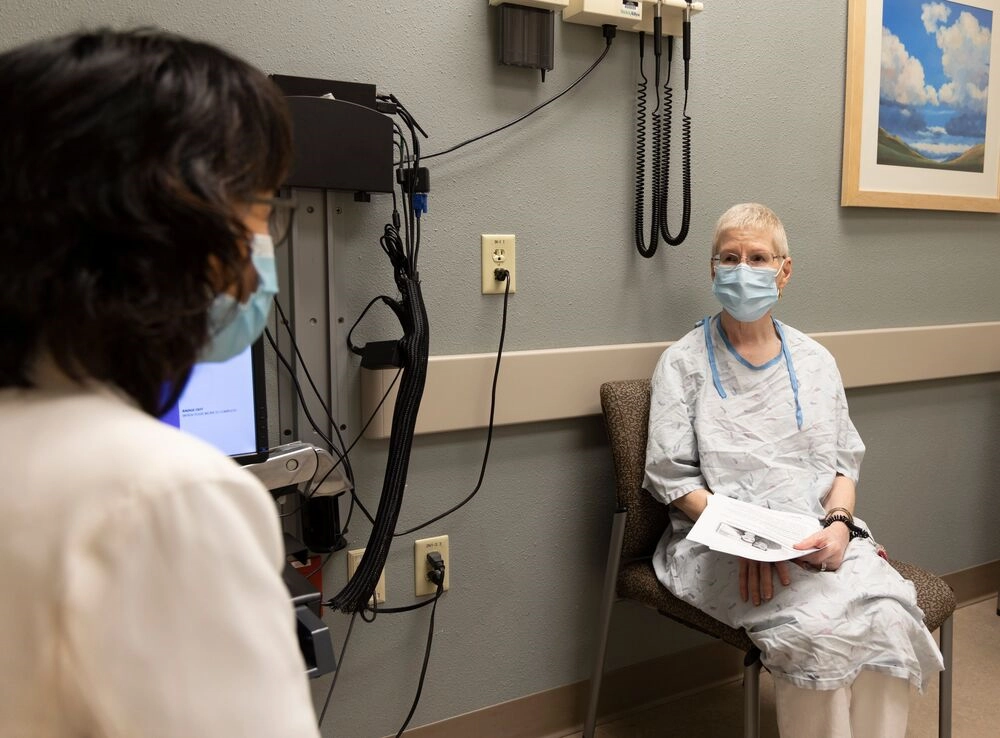 Patientanddoctordiscussingcancertrials