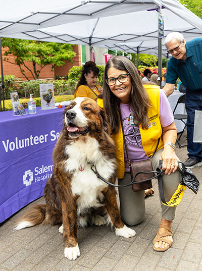 PettherapyvolunteerattheannualCancerSurvivorsCelebration