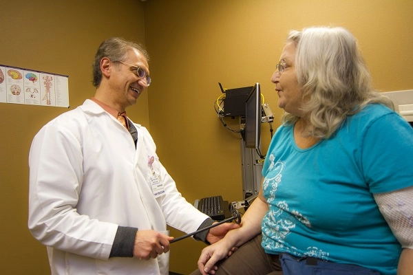 Anursedressingawoundonapatientsankle