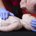 ApersonperformingCPRonanInfantmannequin