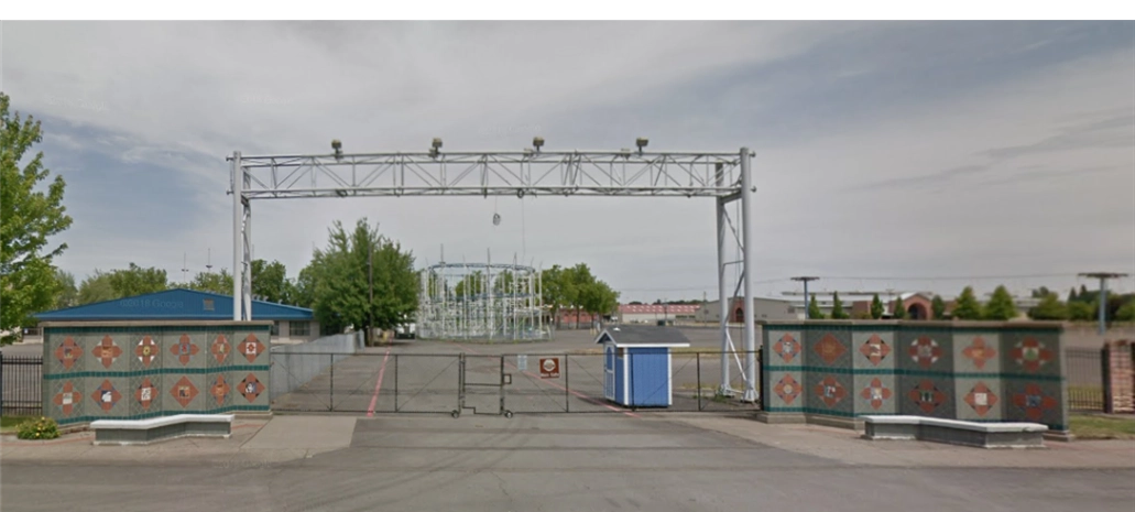 AviewoftheSunnyviewRoadgatetotheOregonStateFairExpoCenter