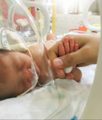 NICUbabyholdinghands