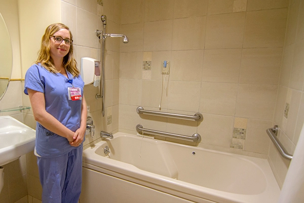 LaborDelivery-RoomJacuzzi-03-110215