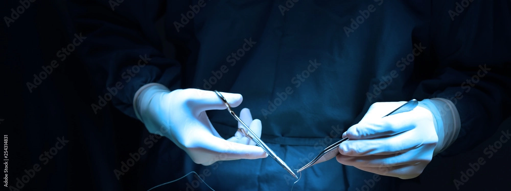 Photoofsurgeonholdingscissors