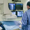 surgeonlookingatcomputerscreens
