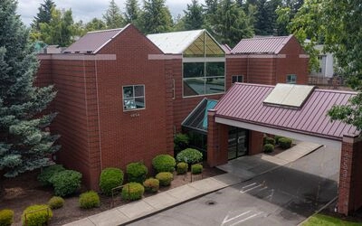 Arial photo of the outside of Salem Health Medical Clinic - Skyline.