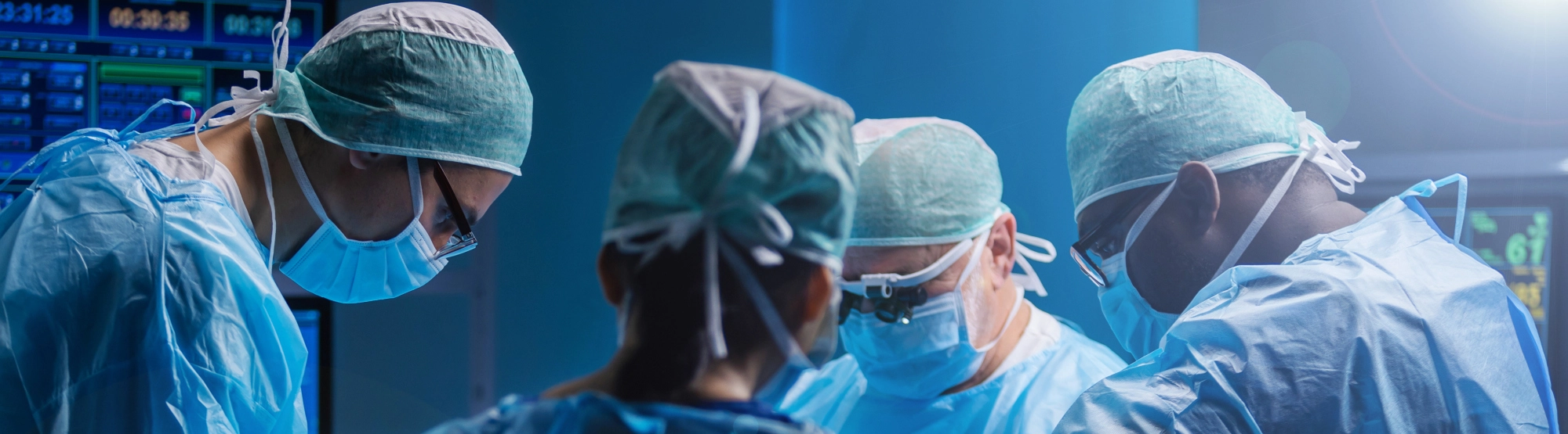 Surgeonsandnursesperformingsurgery