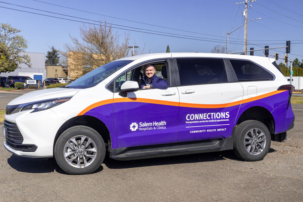 La camioneta Connection brinda servicio con una sonrisa.