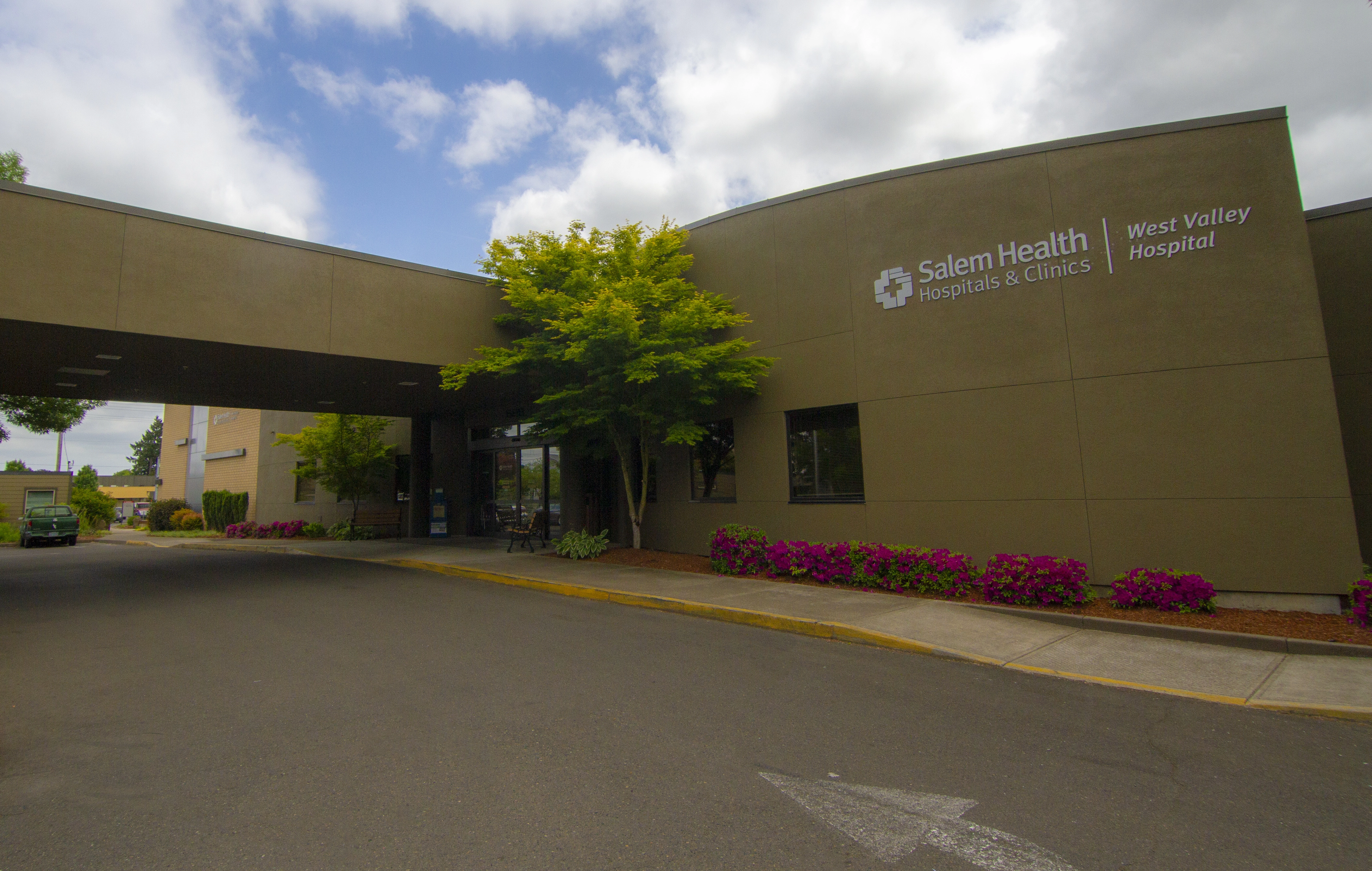 Entrance to Salem Health West Valley Hospital