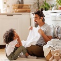 Dadandtoddlersonfoldinglaundrytogether