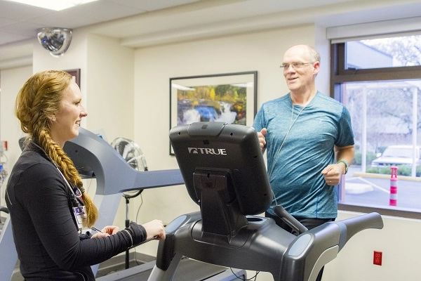 CardiacCare-02-022916 Gloria and Ken exercise