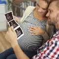 couplelookingatprintsfromsonogram