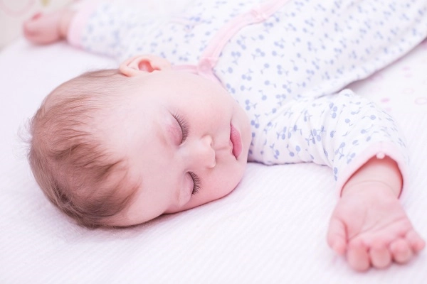 Nursing pillows not safe for sleeping infants - MultiCare Vitals